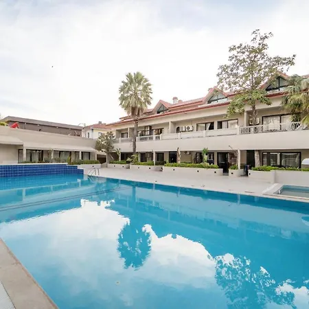 Studio Flat With Pool In *