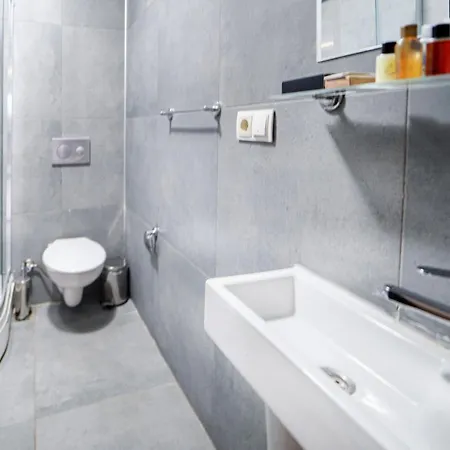Studio Flat With Pool In アパート